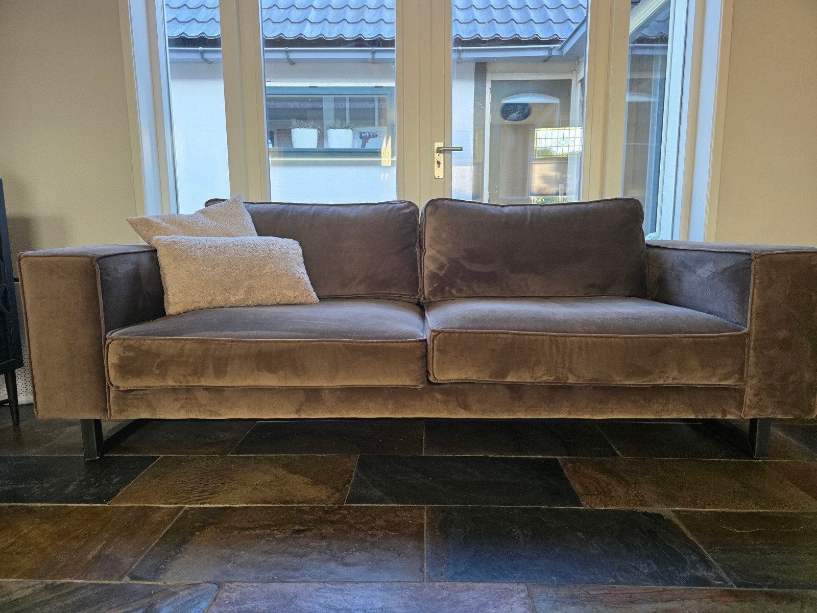 Mooie 3-zits bank (pmtd) beige,taupe/velvet, Huis en Inrichting, Banken | Bankstellen, Ophalen, Gebruikt, Driepersoons, 75 tot 100 cm