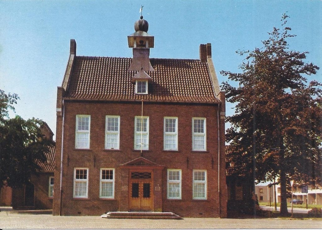 Nistelrode Gemeentehuis Ongelopen Ansichtkaart ( B575, Verzamelen, Ophalen of Verzenden, 1980 tot heden, Gelopen