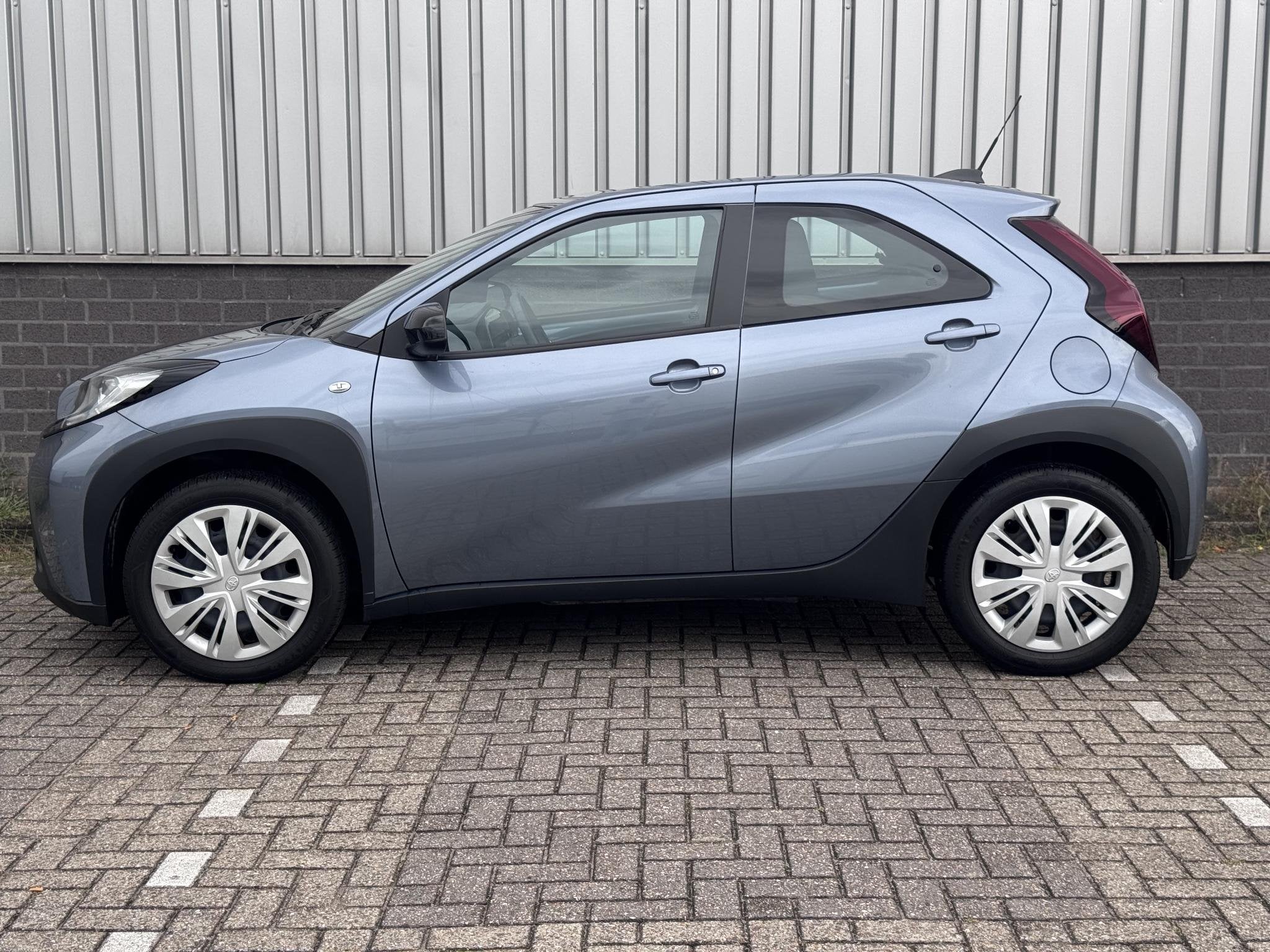Toyota Aygo X 1.0 VVT-i S-CVT Play Automaat | Apple Carplay, Auto's, Dealer onderhouden, Stof, Gebruikt, Met garantie (alle)
