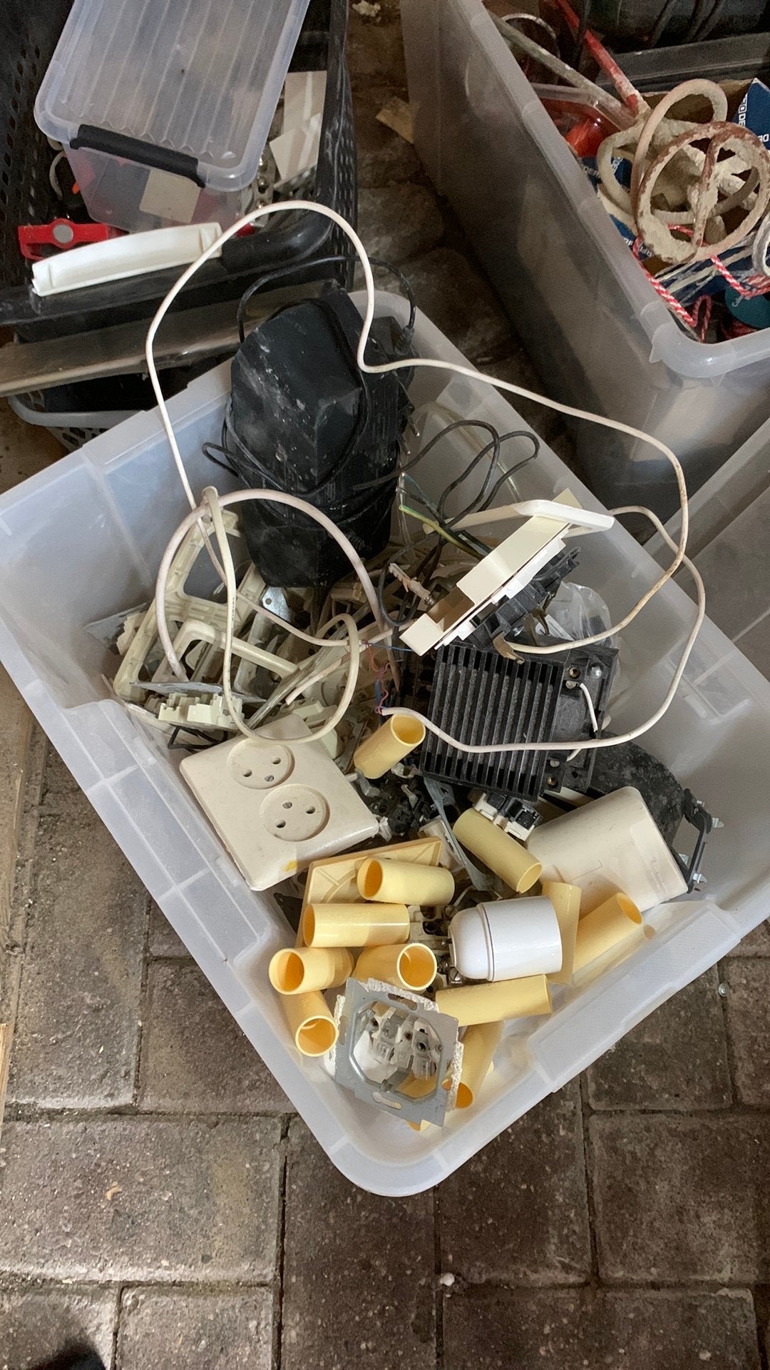 Schakelmateriaal o.a. busch jaeger, Doe-het-zelf en Verbouw, Elektra en Kabels, Ophalen, Zo goed als nieuw, Stopcontact