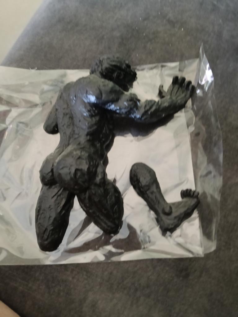 Abstracte sculptuur van een klimmende figuur, Ophalen of Verzenden, Handgemaakt, Beeld, Abstract