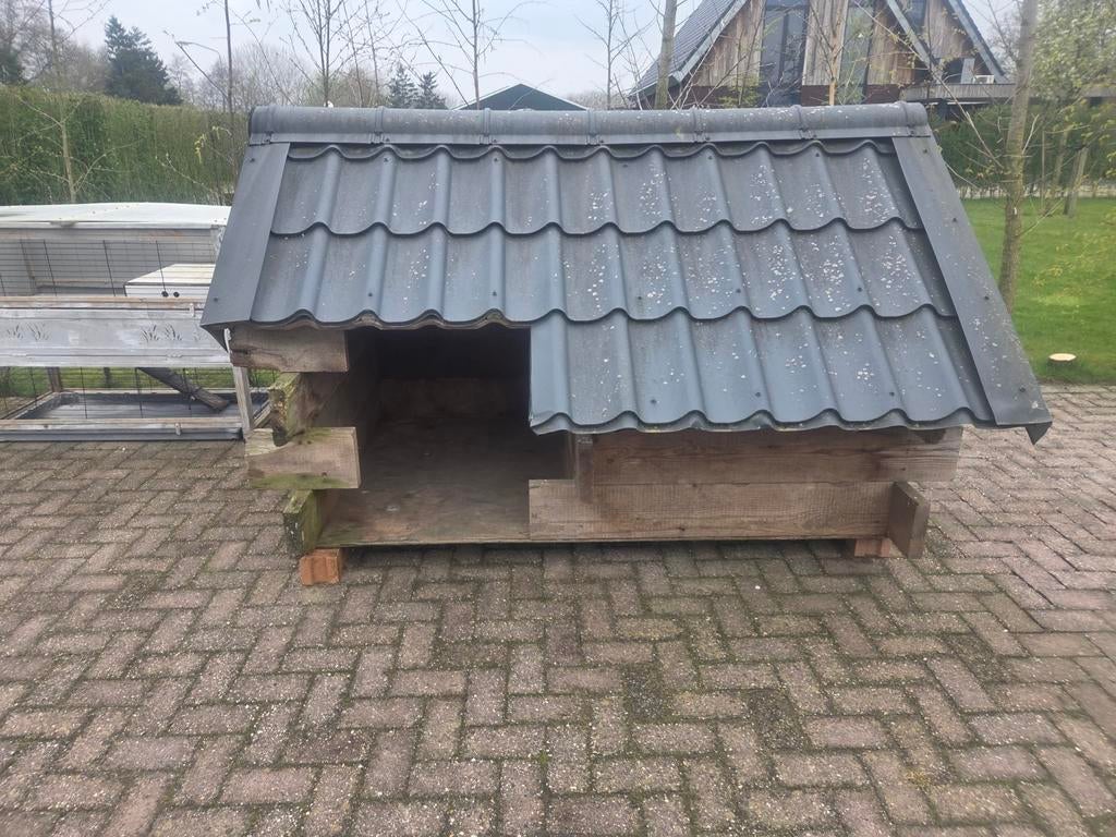 Hondenhok, Ophalen, Steen of Klei, Zwart, 15 m² of meer