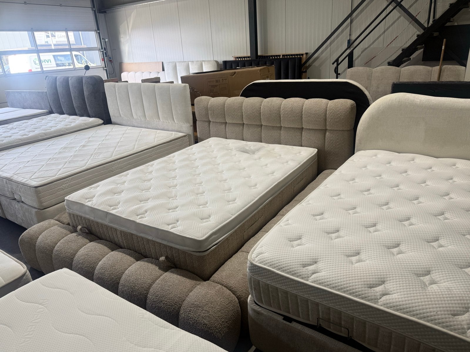 Boxspring 140x200 met opbergruimte en luxe matras, Beige, Nieuw, Twijfelaar, 200 cm