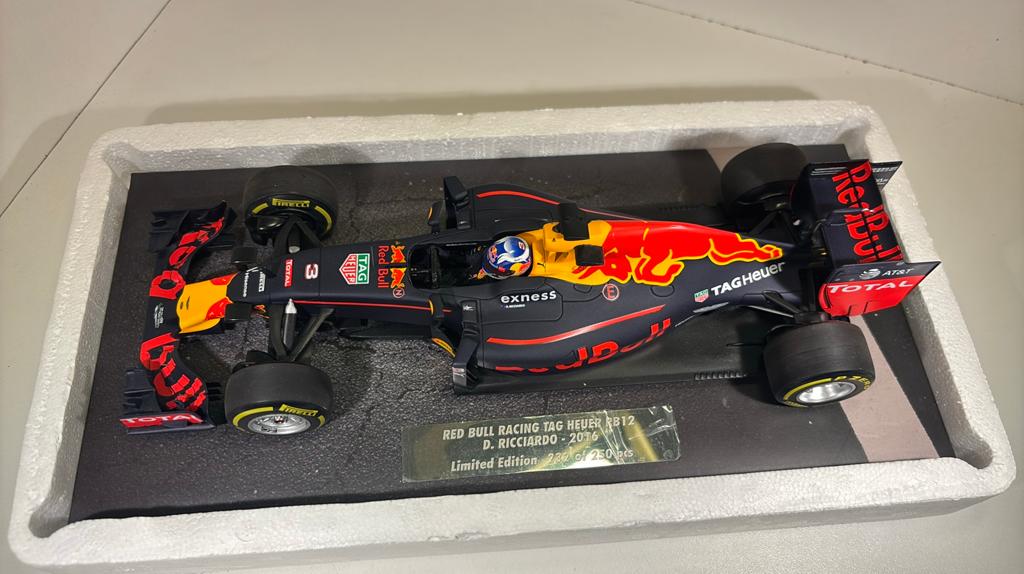 F1 red bull rb12 d.ricciardo 2016 minichamps 1.18, Hobby en Vrije tijd, Modelauto's | 1:18, Ophalen of Verzenden, MiniChamps, A