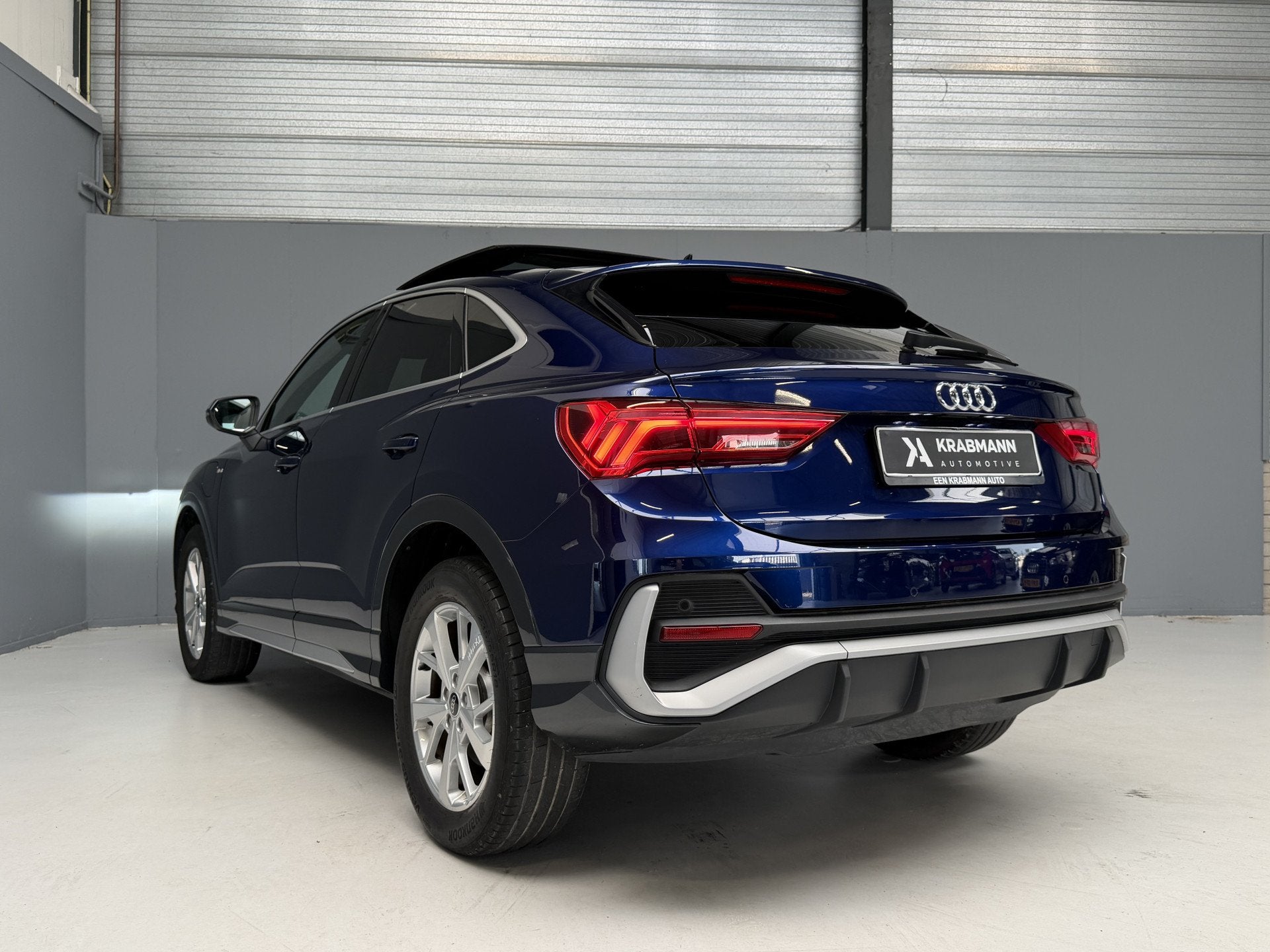 Audi Q3 Sportback 45 TFSI e S-Line Pano|Trekhaak|Matrix|Keyl, Auto's, Audi, Gebruikt, Met garantie (alle), Blauw, Leder en Stof