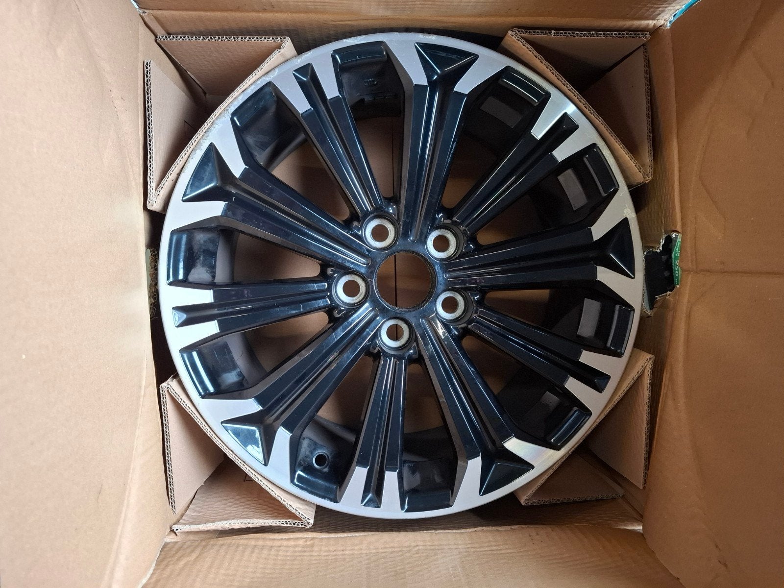 17 inch aluminium velg zwart/ rvs Toyota Corolla GR sport, Ophalen of Verzenden, Gebruikt
