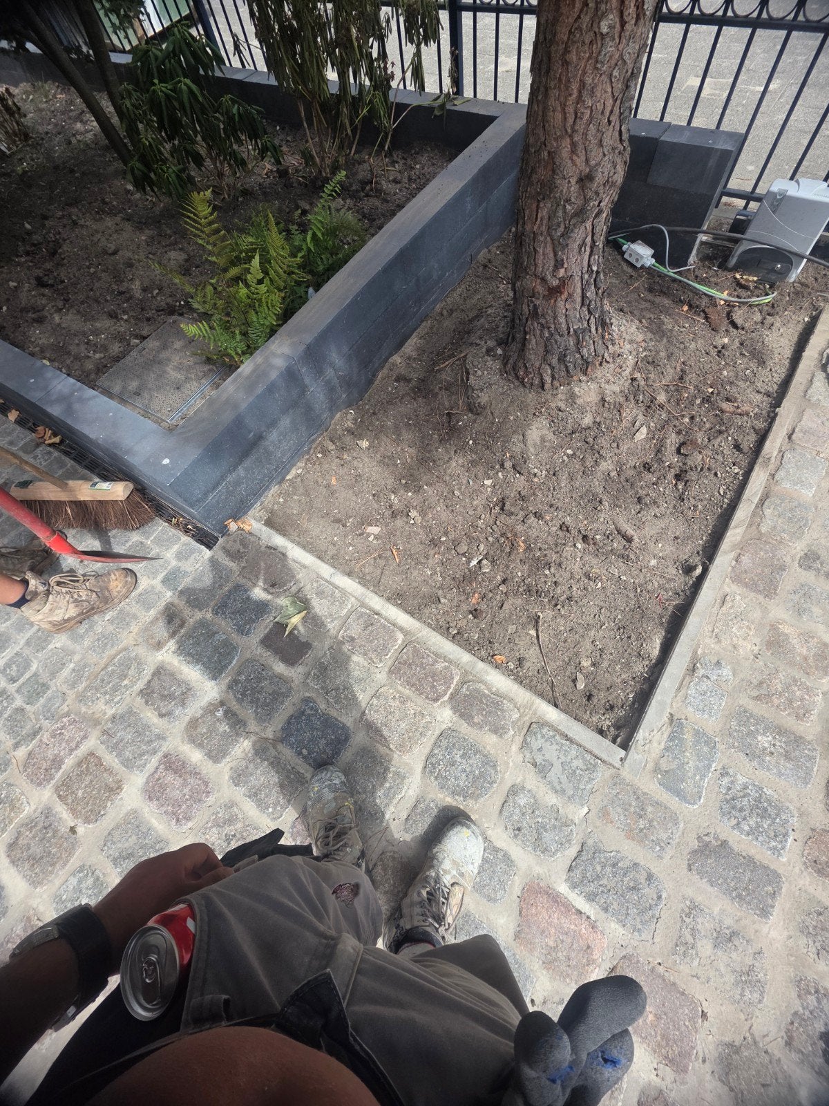klusjesman straatwerk tuinwerk onkruid verwijderen schutting, Ophalen of Verzenden