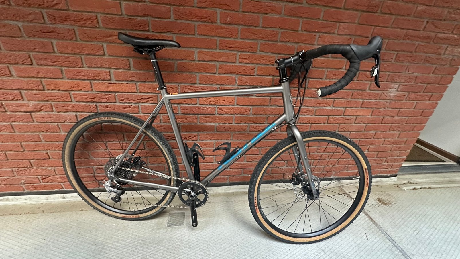 Te koop: Kona Rove DL 2021 — stalen gravelbike maat 58, Fietsen en Brommers, Fietsen | Mountainbikes en ATB, Gebruikt, 57 cm of meer