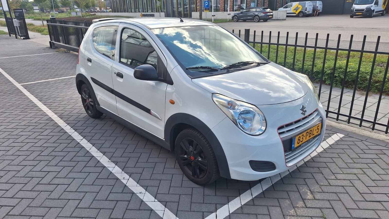 Suzuki Alto Black&White 2011, Voorwielaandrijving, Stof, 4 stoelen, Origineel Nederlands