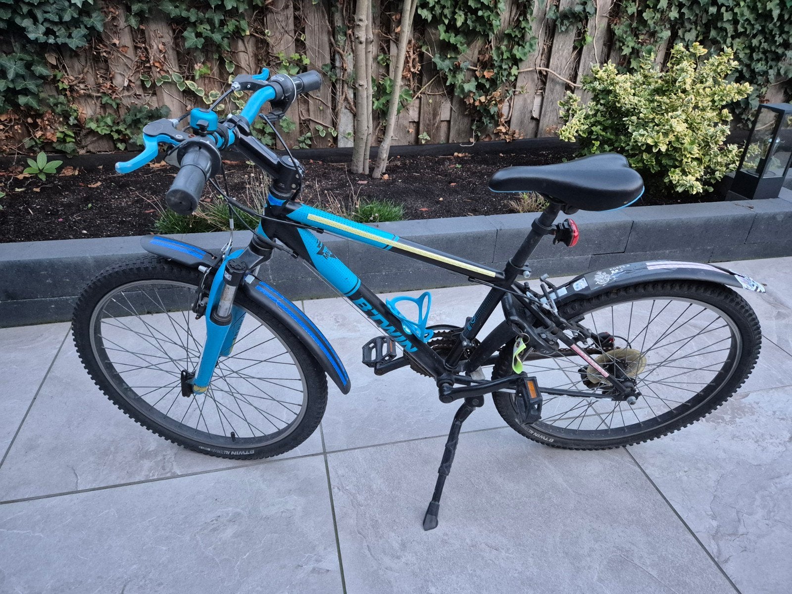 B'Twin Rockrider 500 Kinderfiets 24 inch, Ophalen, 20 inch of meer, Gebruikt, Velgrem