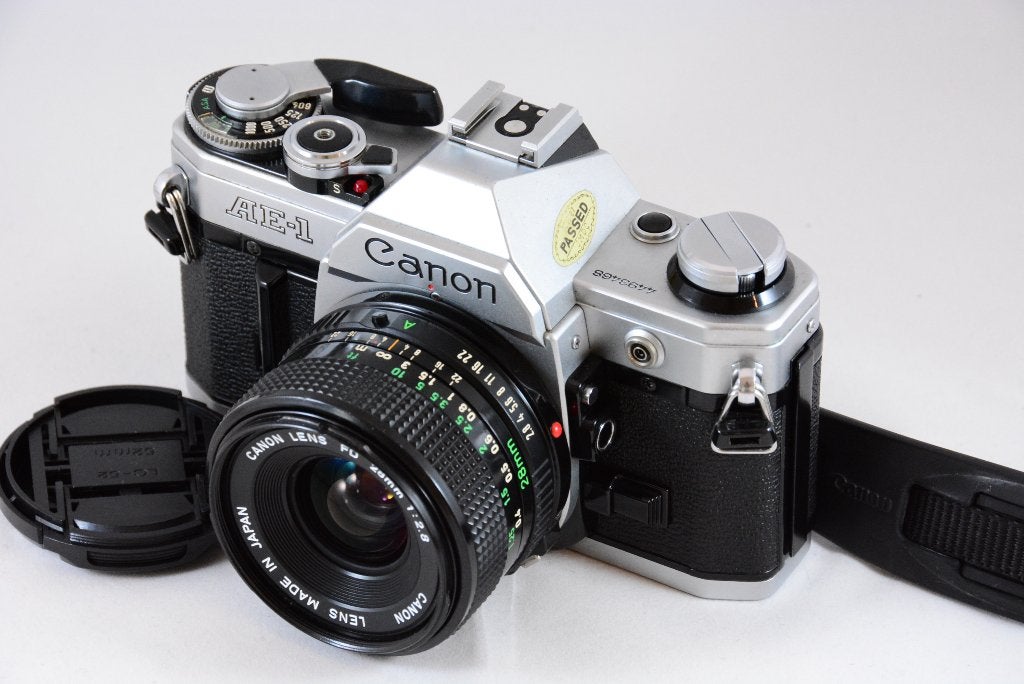 Canon AE-1 chrome met FD 28mm/2.8 'new' in PRACHTIGE STAAT, Gebruikt, Spiegelreflex, Canon, Ophalen of Verzenden