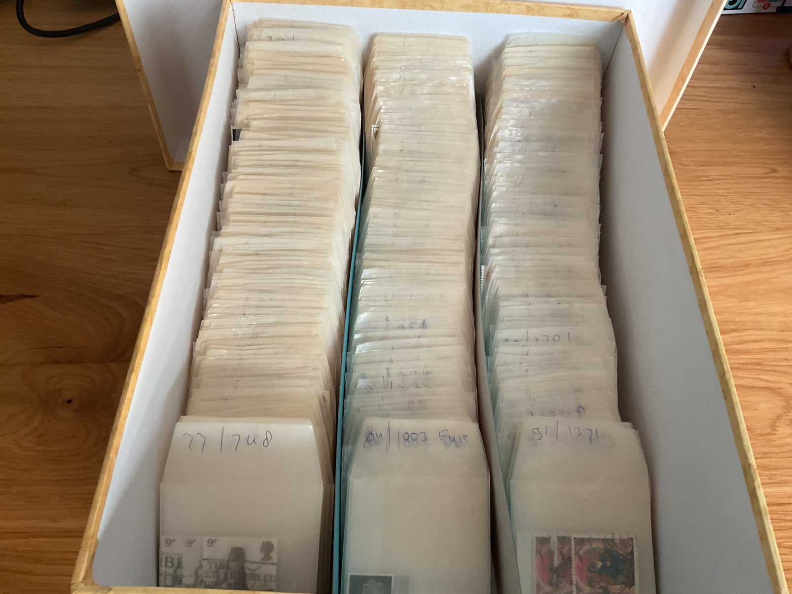 Doos Groot Brittannie op nummer in zakjes, Postzegels en Munten, Postzegels | Volle albums en Verzamelingen, Ophalen of Verzenden