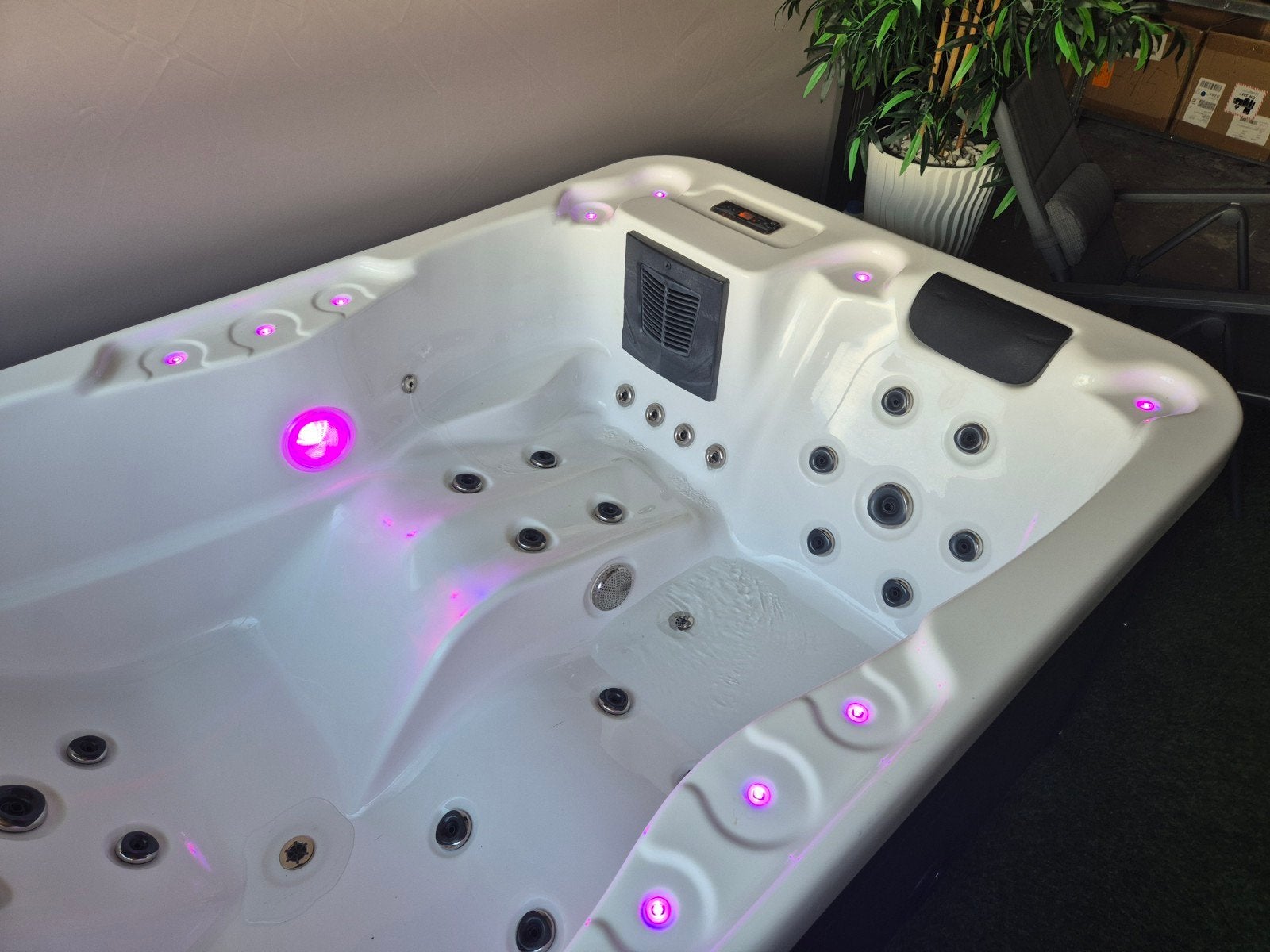 Jacuzzi Mississippi 2-persoons met cover LED jets, Ophalen, Zo goed als nieuw, Filter, Vast