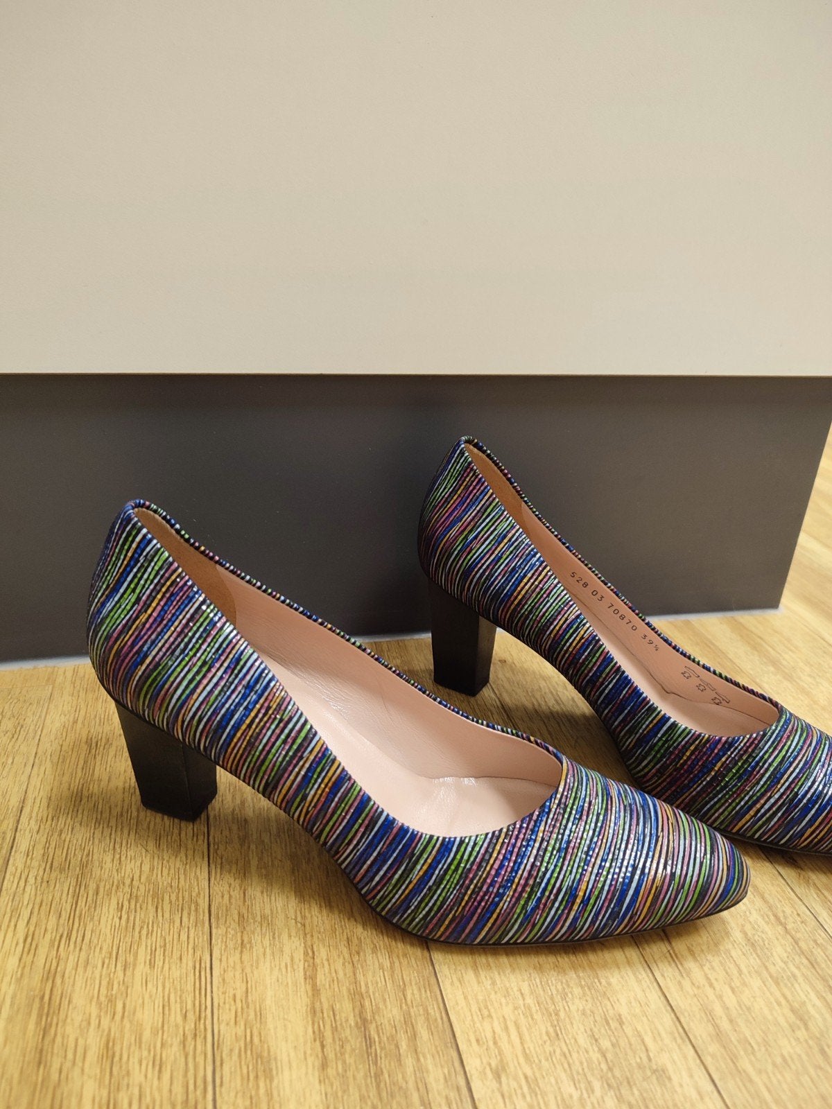Mauri Teci gekleurde gestreepte pumps maat 39,5, Kleding | Dames, Schoenen, Mauro Teci, Pumps, Overige kleuren, Ophalen of Verzenden