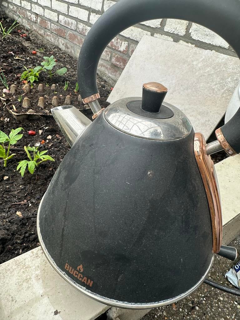 Buccan waterkoker zwart met koperkleurige details, 1 tot 2 liter, Ophalen of Verzenden, Gebruikt, Draadloos