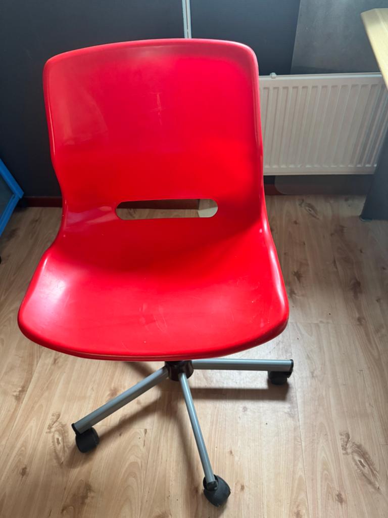 Te koop leuke bureaustoel, Ophalen of Verzenden, Gebruikt, Rood