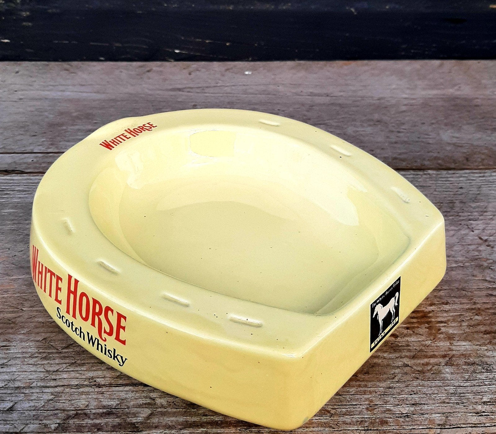 Vintage Asbak - WHITE HORSE WHISKY - (Hoefijzer / XXL Café), Ophalen of Verzenden, Zo goed als nieuw, Asbak