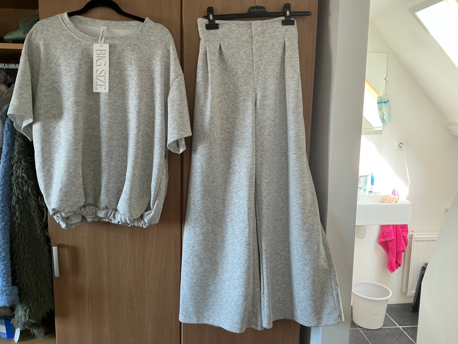 Splinternieuw grijs gemeleerd comfypak, Kleding | Dames, Broeken en Pantalons, Nieuw, Maat 42/44 (L), Grijs, Lang, Ophalen of Verzenden