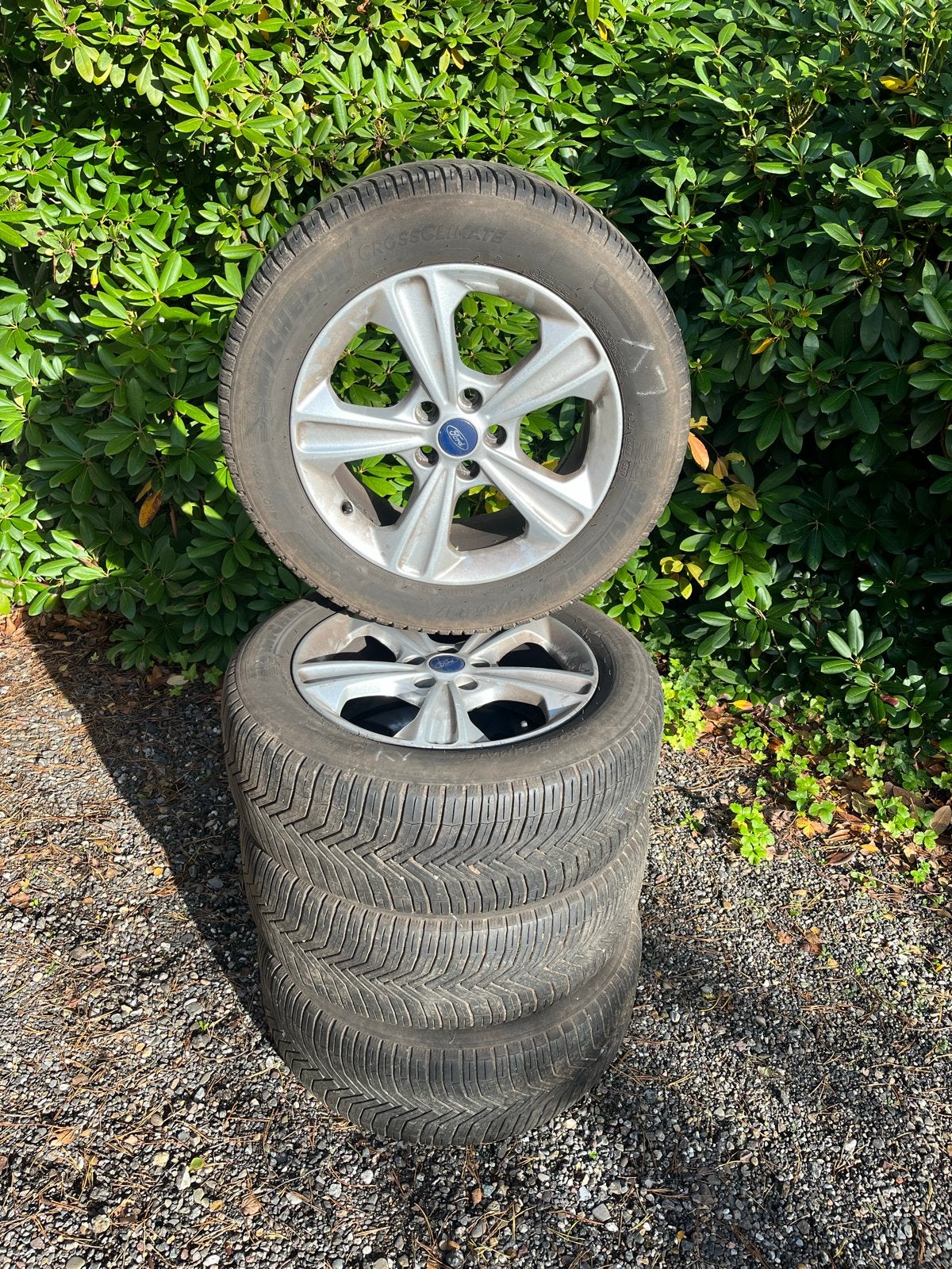 Originele Ford Kuga velgen met winterbanden 235/55 R17, Auto-onderdelen, Ophalen, Gebruikt, Banden en Velgen, 17 inch