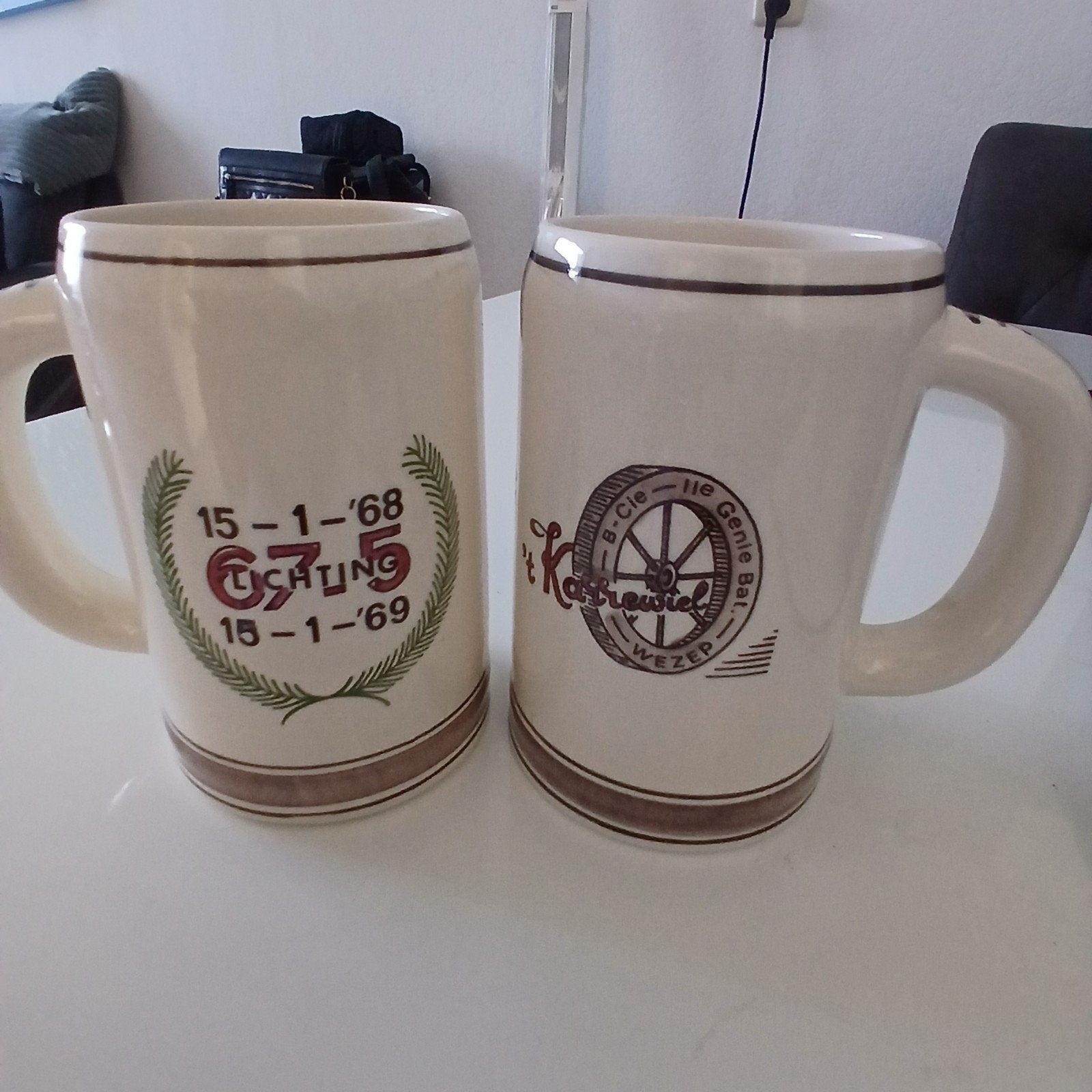 2 x Vintage Bierpullen - Lichting 67-5 en Katrewiel Wezep, Verzamelen, Ophalen, Landmacht, Overige gebieden