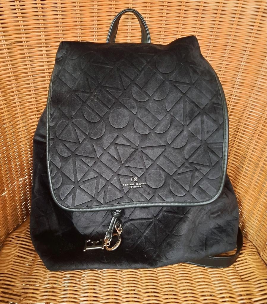 ORIFLAME rugtas zwart, 25 tot 40 cm, Zo goed als nieuw, 30 tot 45 cm, Ophalen