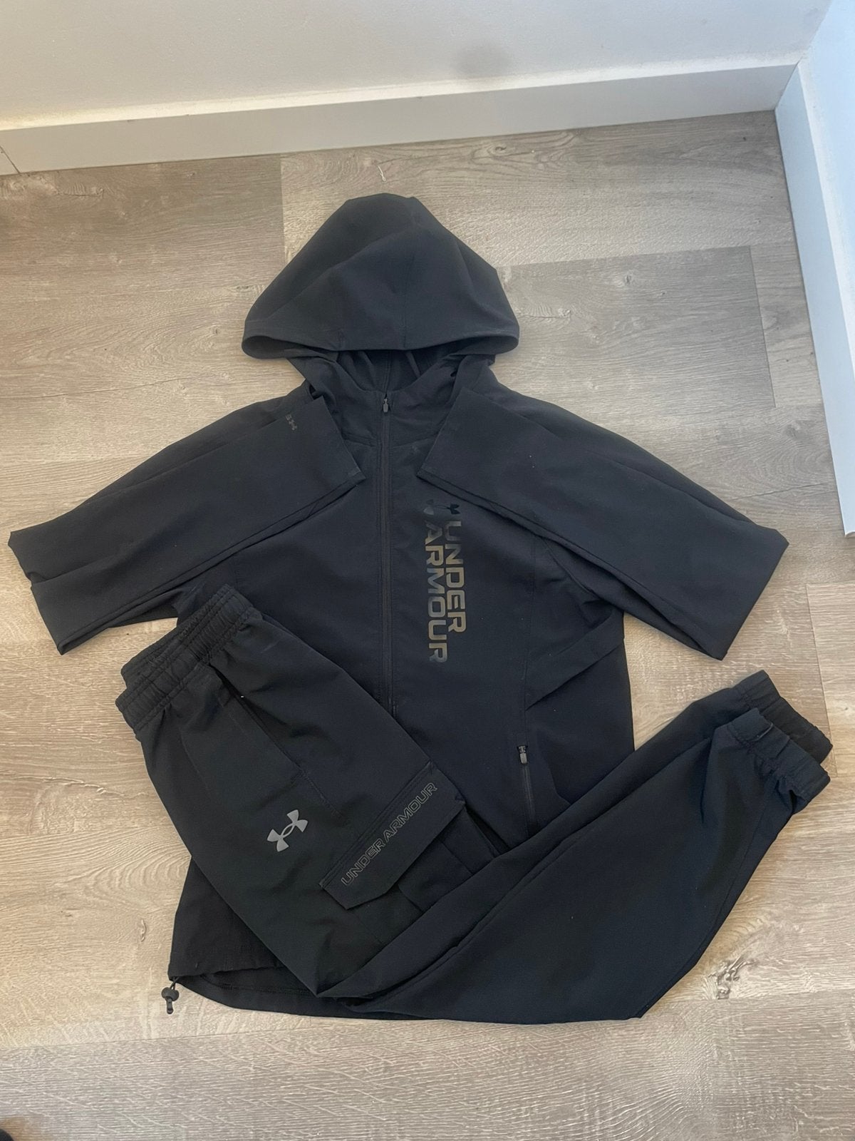 Under Armour Trainingspak Zwart – Maat S, Ophalen, Zo goed als nieuw