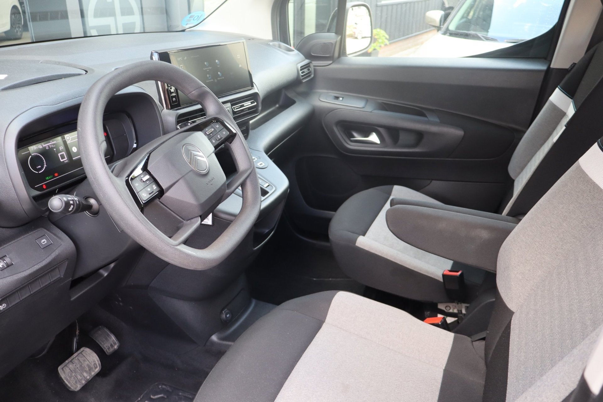 Citroen Ë-Berlingo Plus 50 kWh|Automaat|Led|Applecarplay|Pa, Auto's, Dealer onderhouden, Gebruikt, Zwart, Parkeersensor