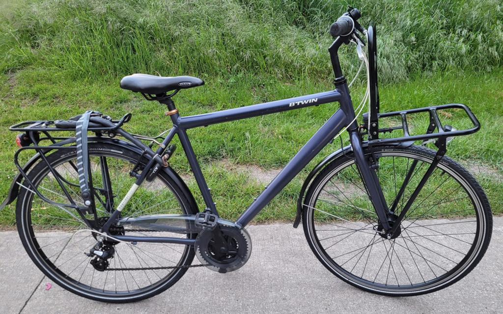 B'TWIN Hoprider 100 herenfiets met voordrager, Fietsen en Brommers, 28 inch, Zo goed als nieuw, 57 tot 61 cm, Meer dan 20 versnellingen