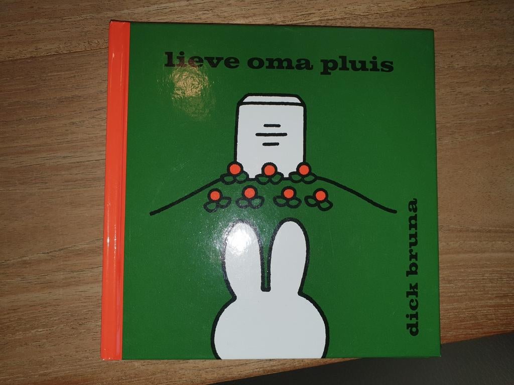 Nijntje boek: Lieve oma pluis - Dick Bruna, Gelezen, Fictie algemeen, Jongen of Meisje, Ophalen of Verzenden