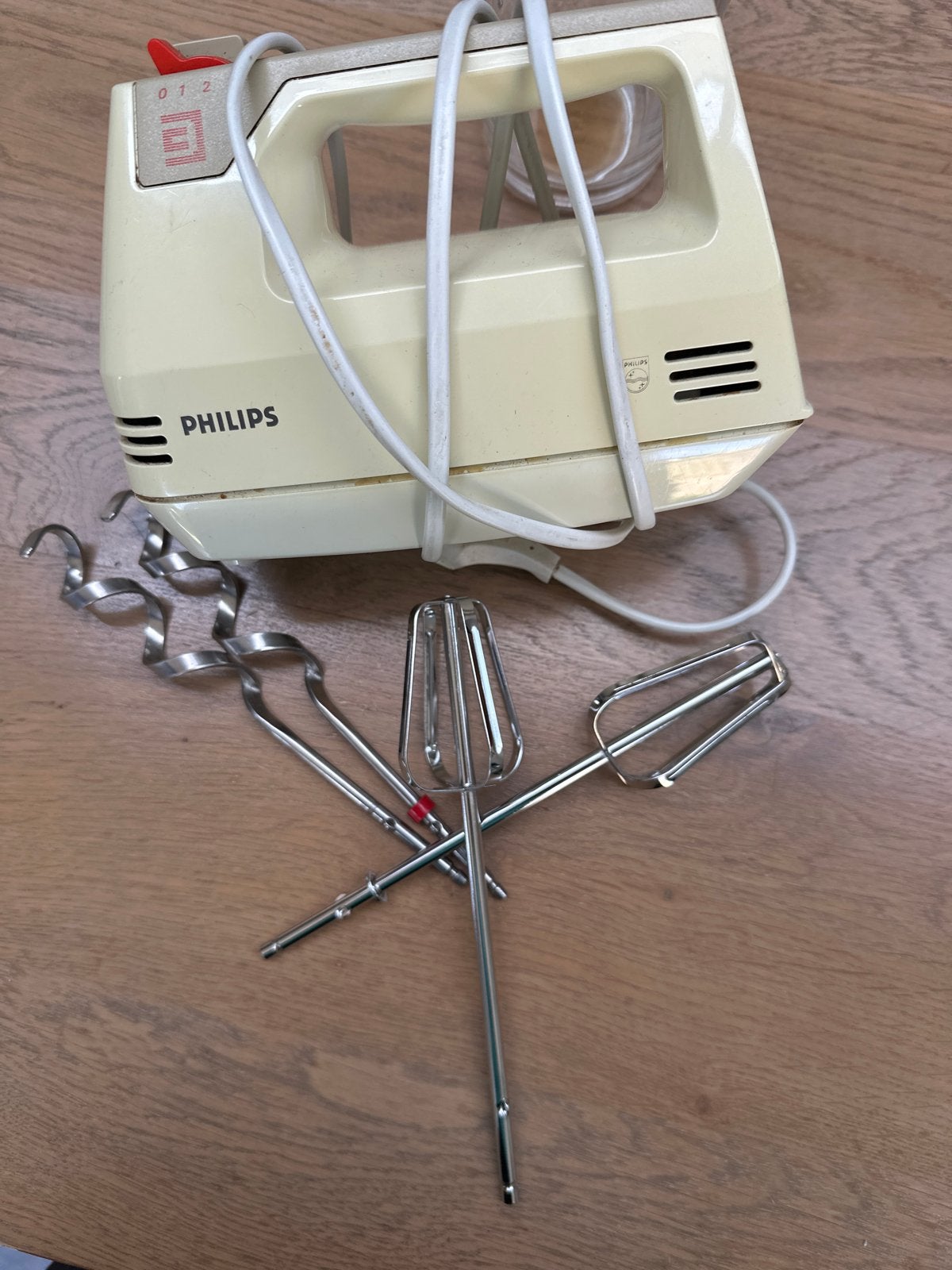 Philips handmixer met gardes en deeghaken, Witgoed en Apparatuur, Ophalen of Verzenden, Gebruikt, 3 snelheden of meer