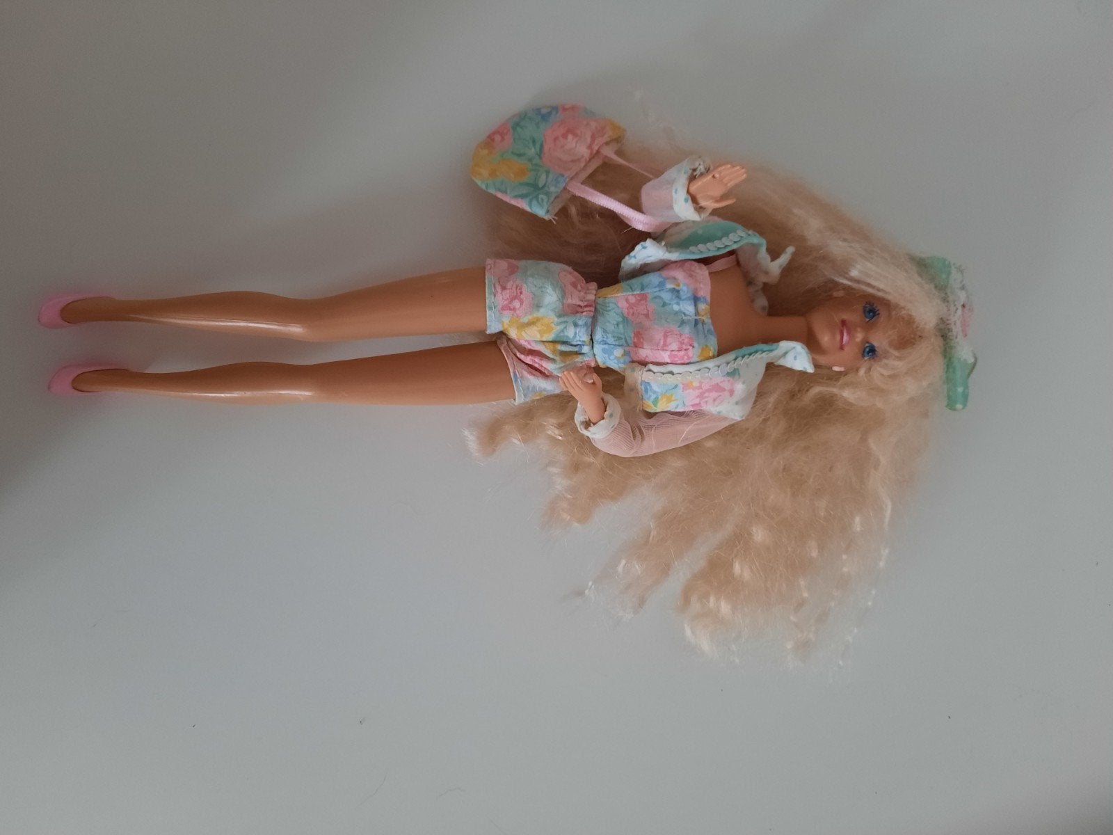 Vintage Barbie pop met bloemenoutfit en tasje, Ophalen, Gebruikt, Barbie