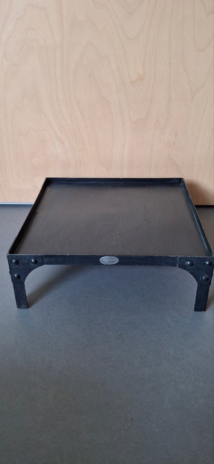 Zwart metalen bijzettafel/plantenstandaard, industrieel, Huis en Inrichting, Ophalen of Verzenden, Metaal, Industrieel, Gebruikt