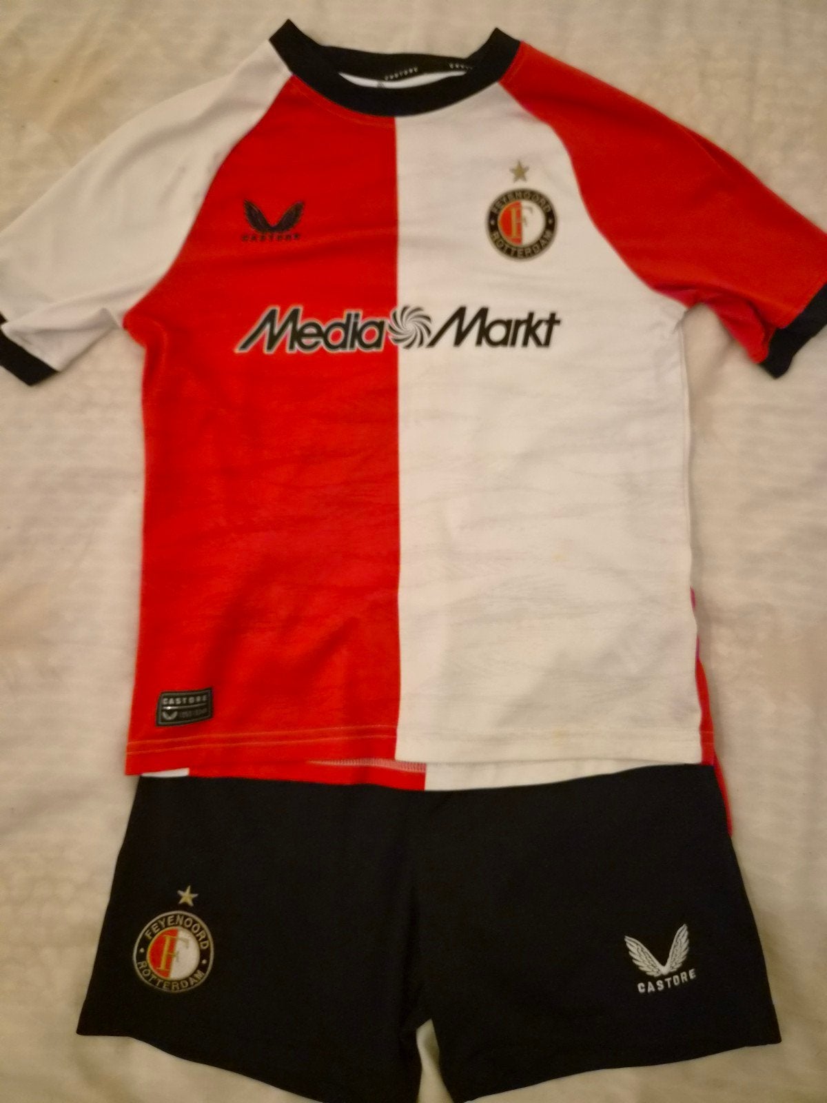 Nieuw voetbaltenue Feijenoord maat 128/134, Kinderen en Baby's, Verzenden, Nieuw