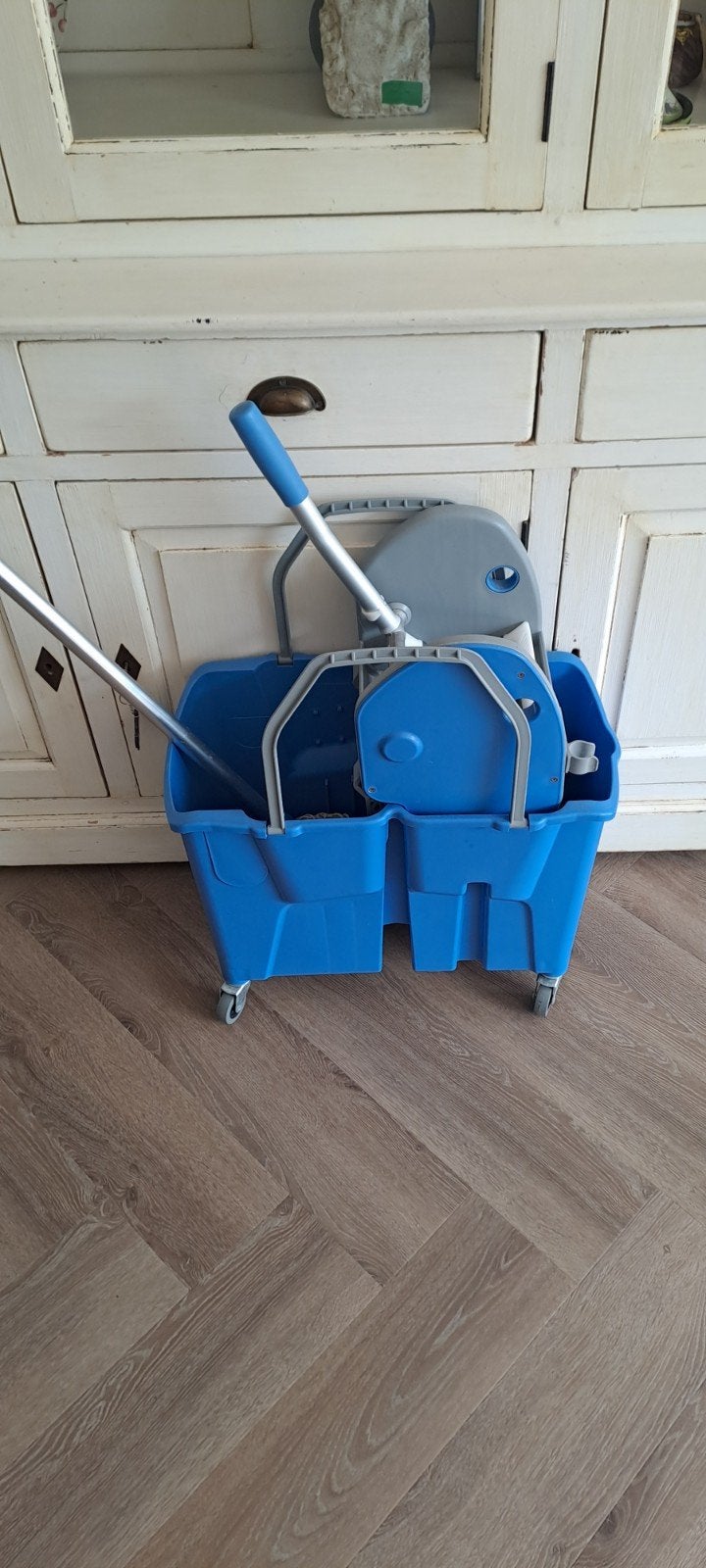 Mop emmer met mop, Ophalen, Dweilemmer, -bak, of -wagen