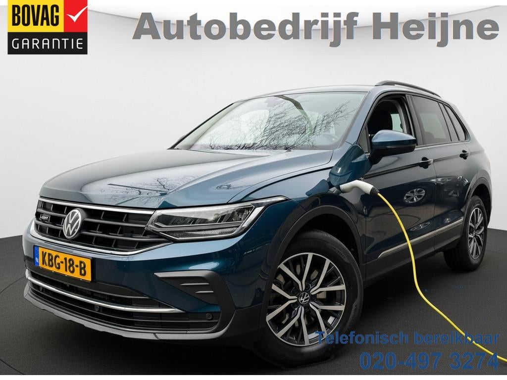 Volkswagen Tiguan E-HYBRID 245PK DSG LIFE NAVI/VIRTUAL/TREKH, Auto's, 12 maanden, Euro 6, Blauw, Alcantara