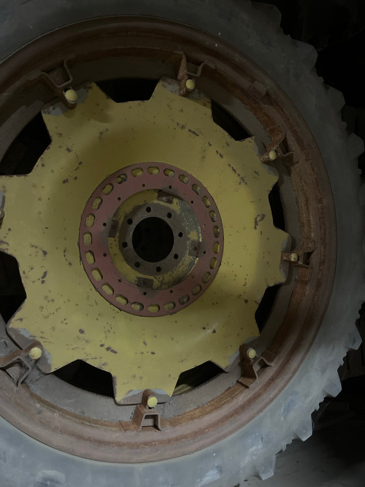 Gebruikte tractorband met velg 12.4R46, Ophalen