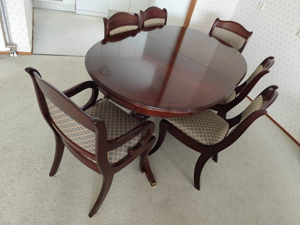 Te koop: Prachtige Notenhouten eettafel set met 6-stoelen, Huis en Inrichting, Ophalen, 200 cm of meer, 50 tot 100 cm, Zo goed als nieuw