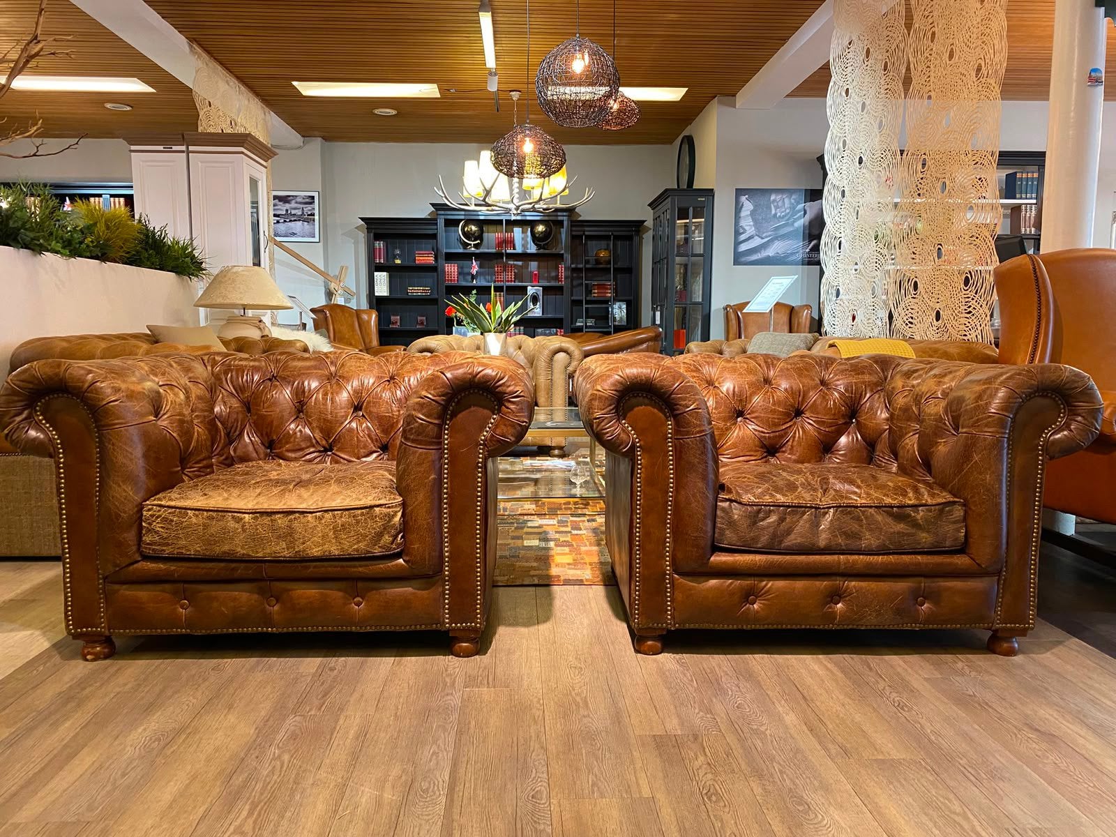 2 x Gave Chesterfield clubfauteuils Vintage Bruin, Ophalen of Verzenden, Gebruikt, 75 tot 100 cm