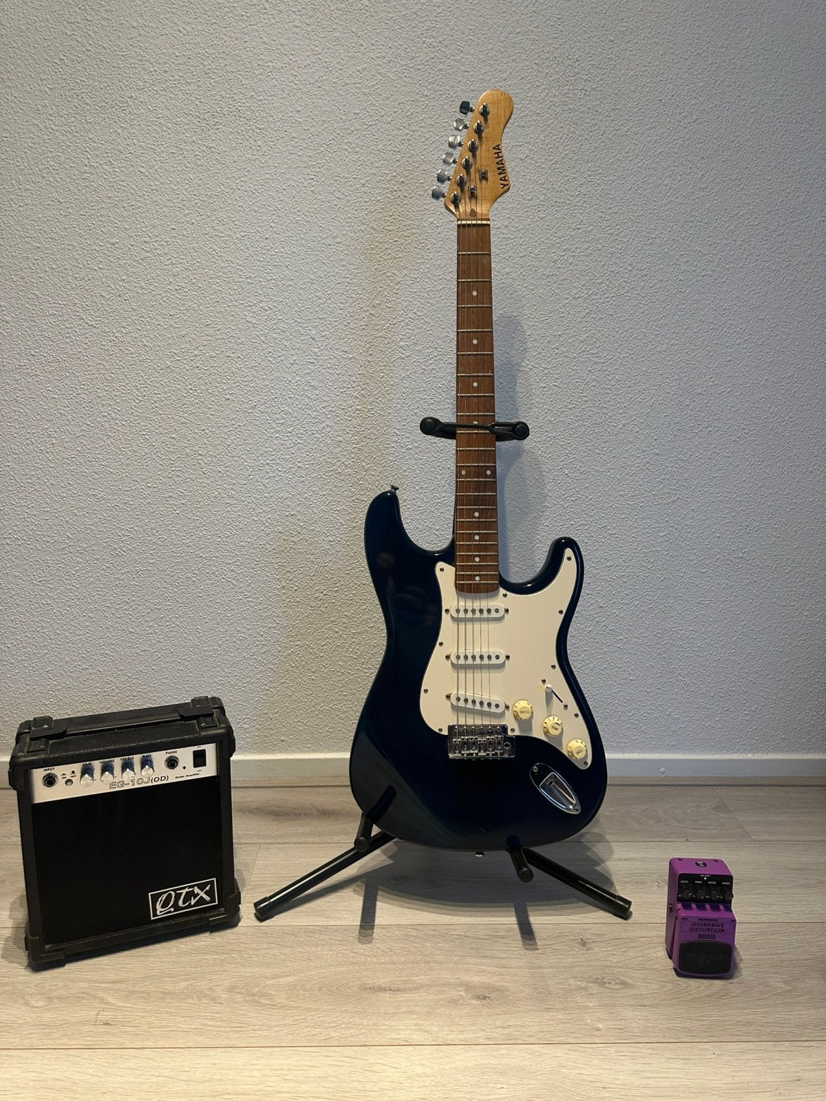 Yamaha elektrische gitaar met versterker en pedaal, Overige merken, Gebruikt, Met versterker, Ophalen of Verzenden