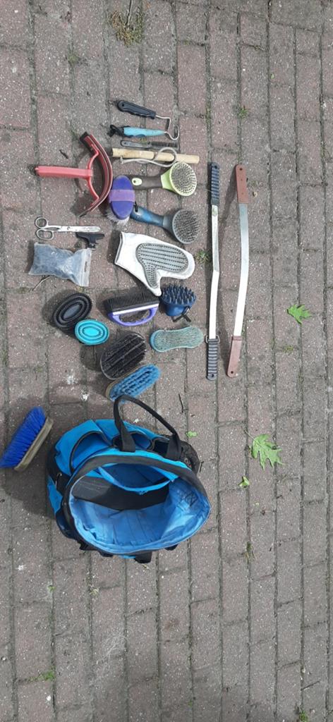 Poetstas met borstels zweetmes elastiekjes hoevenkrabers., Ophalen of Verzenden, Gebruikt