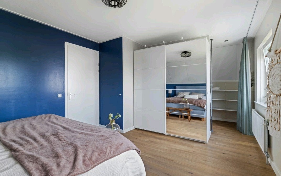 Ruime IKEA PAX Kledingkast (200x63x236) met spiegeldeuren, Ophalen, 200 cm of meer, Zo goed als nieuw, 200 cm of meer