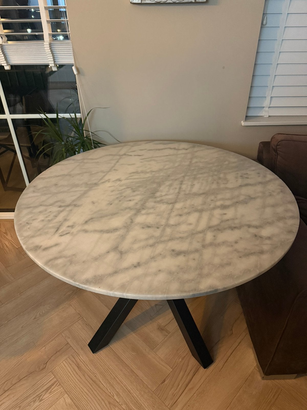 Eettafel rond echt Marmer met kruispoot, Ophalen, 100 tot 150 cm, Rond, Zo goed als nieuw