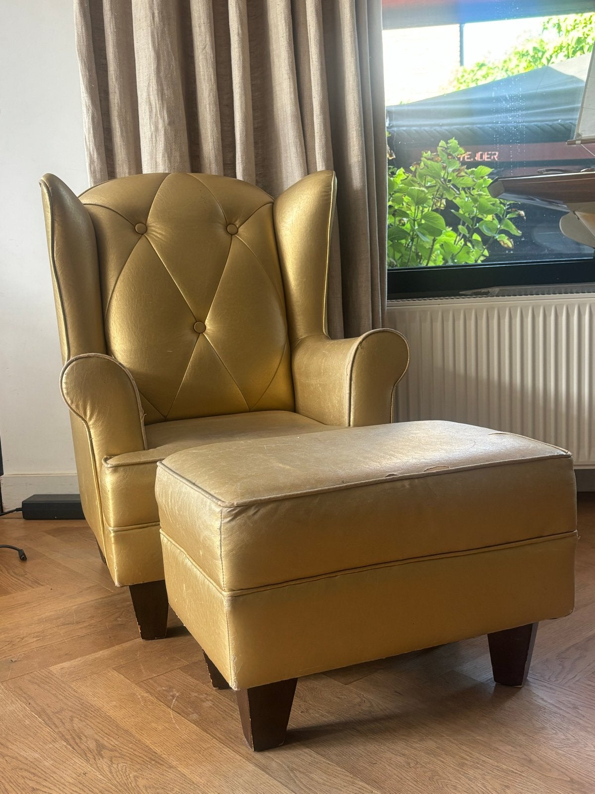 Gouden kinderstoel met beenondersteuning, Huis en Inrichting, Fauteuils, Gebruikt, Kunststof, Minder dan 50 cm, Minder dan 75 cm