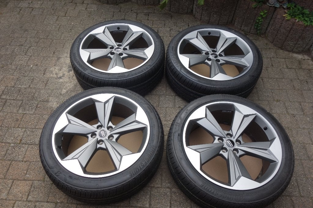 Audi Q4 E-Tron Nieuwe 21 inch RS velgen en All season banden, Ophalen, Banden en Velgen, Nieuw, 21 inch