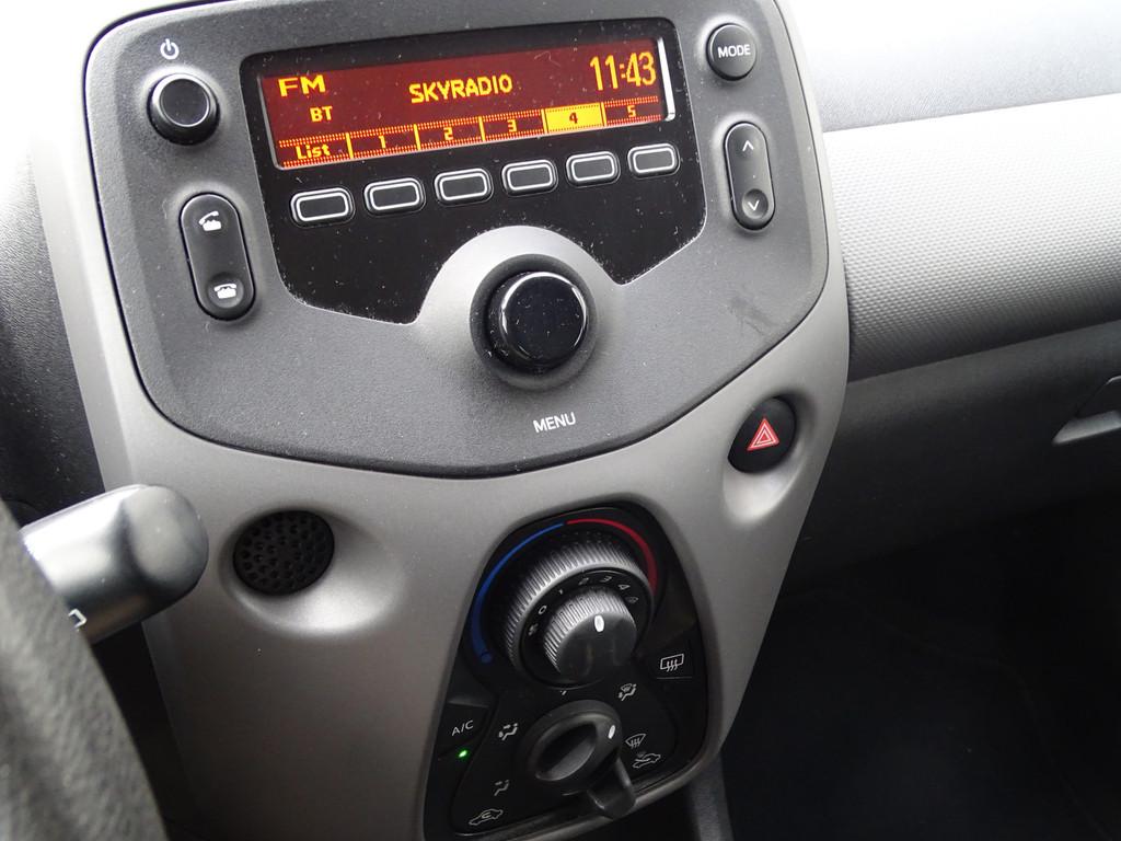 Peugeot 108 1.0 e-VTi AIRCO Active NL/NAP, 5 DRS, Elek Ramen, Stof, Gebruikt, 4 stoelen, Zwart