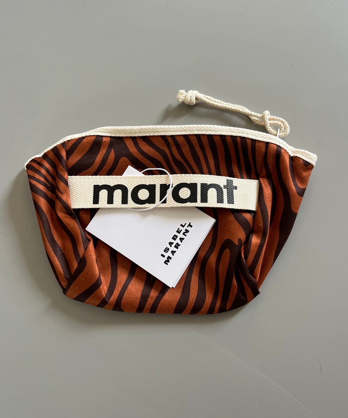 Nieuw! Isabel Marant clutch tijger print rood bruin zwart, Sieraden, Tassen en Uiterlijk, Ophalen of Verzenden, Nieuw, Bruin, Overige typen