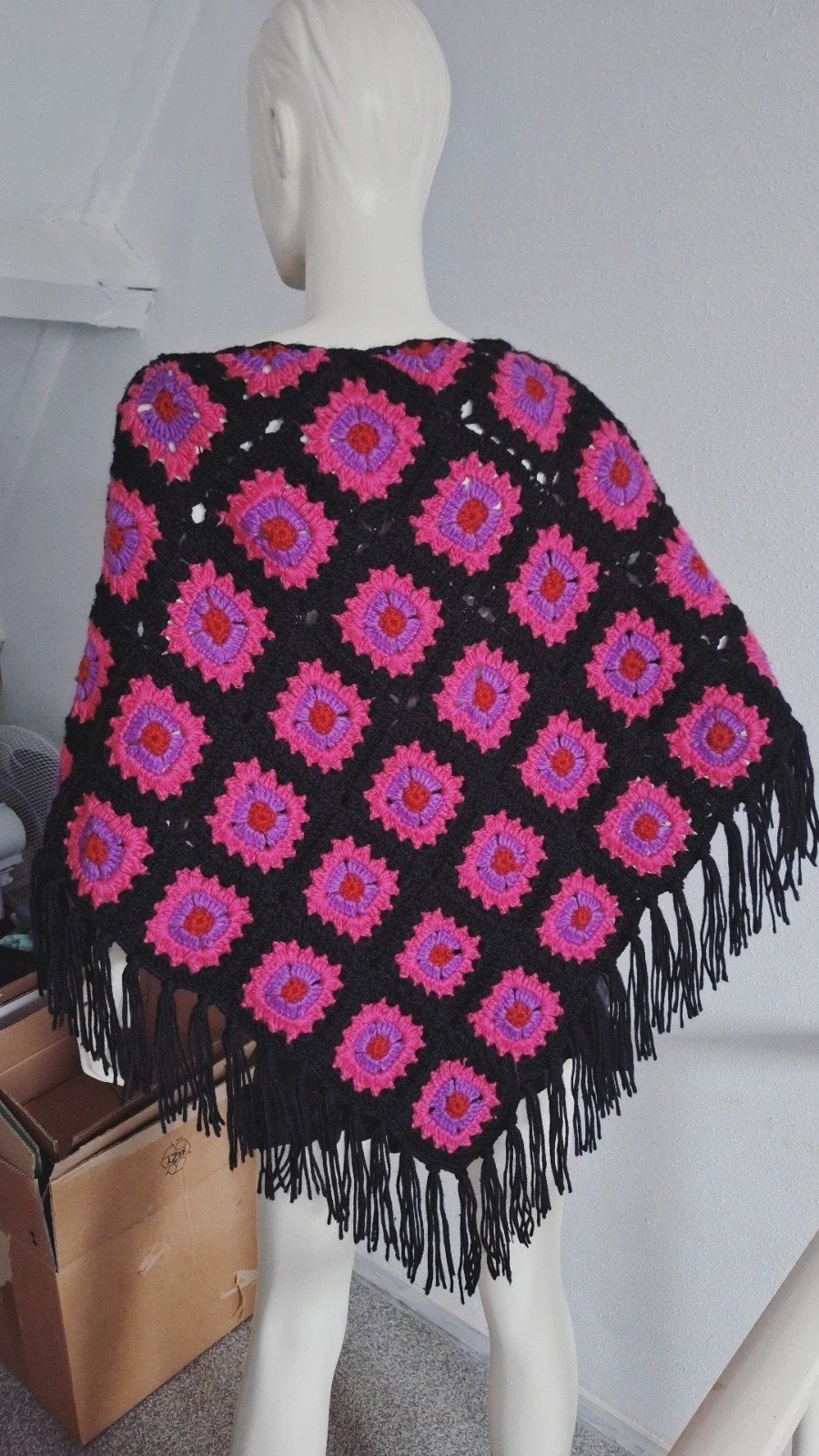 vintage Gehaakte Poncho Zwart Roze Paars Franjes, Kleding | Dames, Ophalen of Verzenden, Zo goed als nieuw