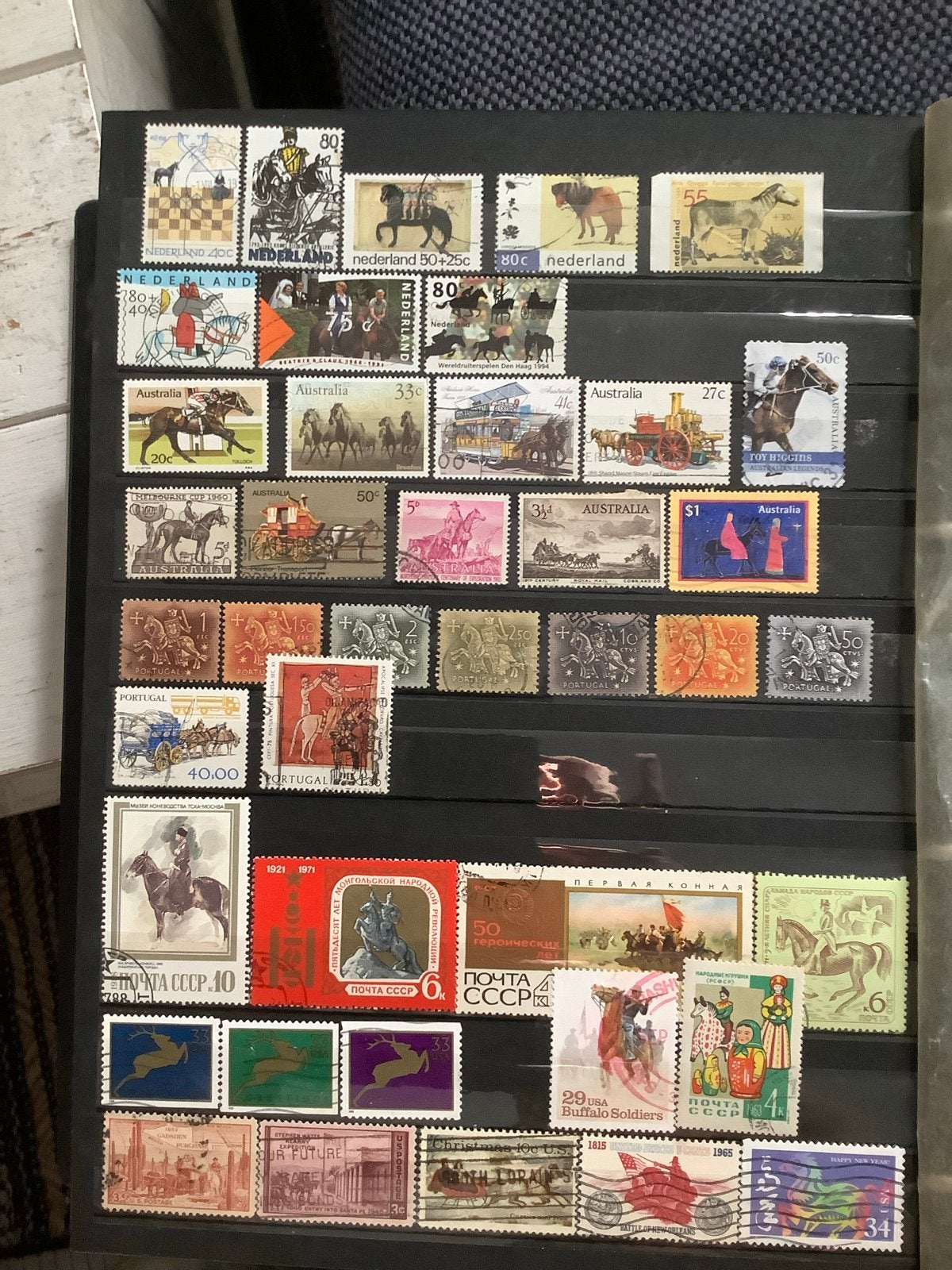 Grote collectie postzegels met paarden thema in album, Ophalen of Verzenden, Gestempeld, Dier of Natuur