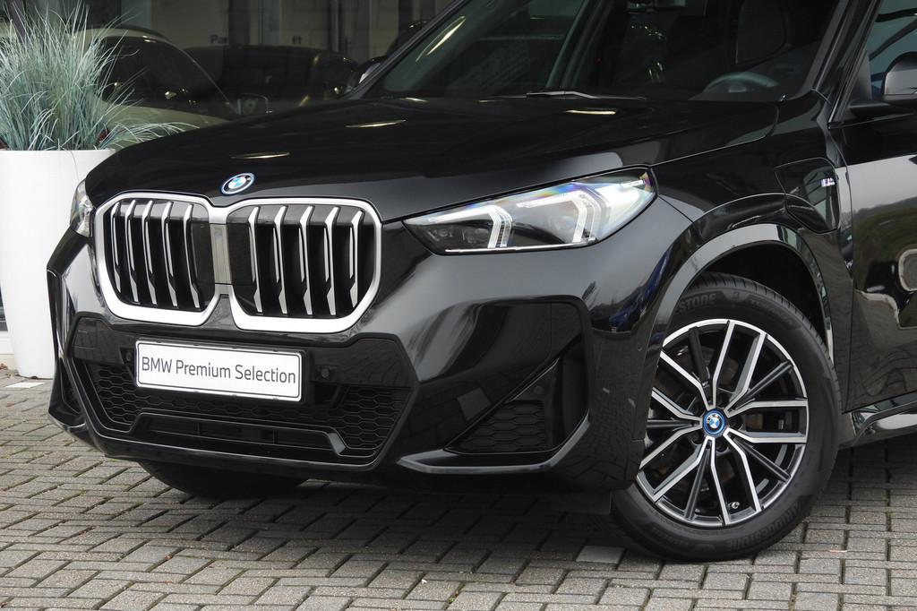 BMW X1 xDrive25e M Sport Automaat / M Adaptief onderstel / S, Gebruikt, Zwart, Met garantie (alle), Zwart