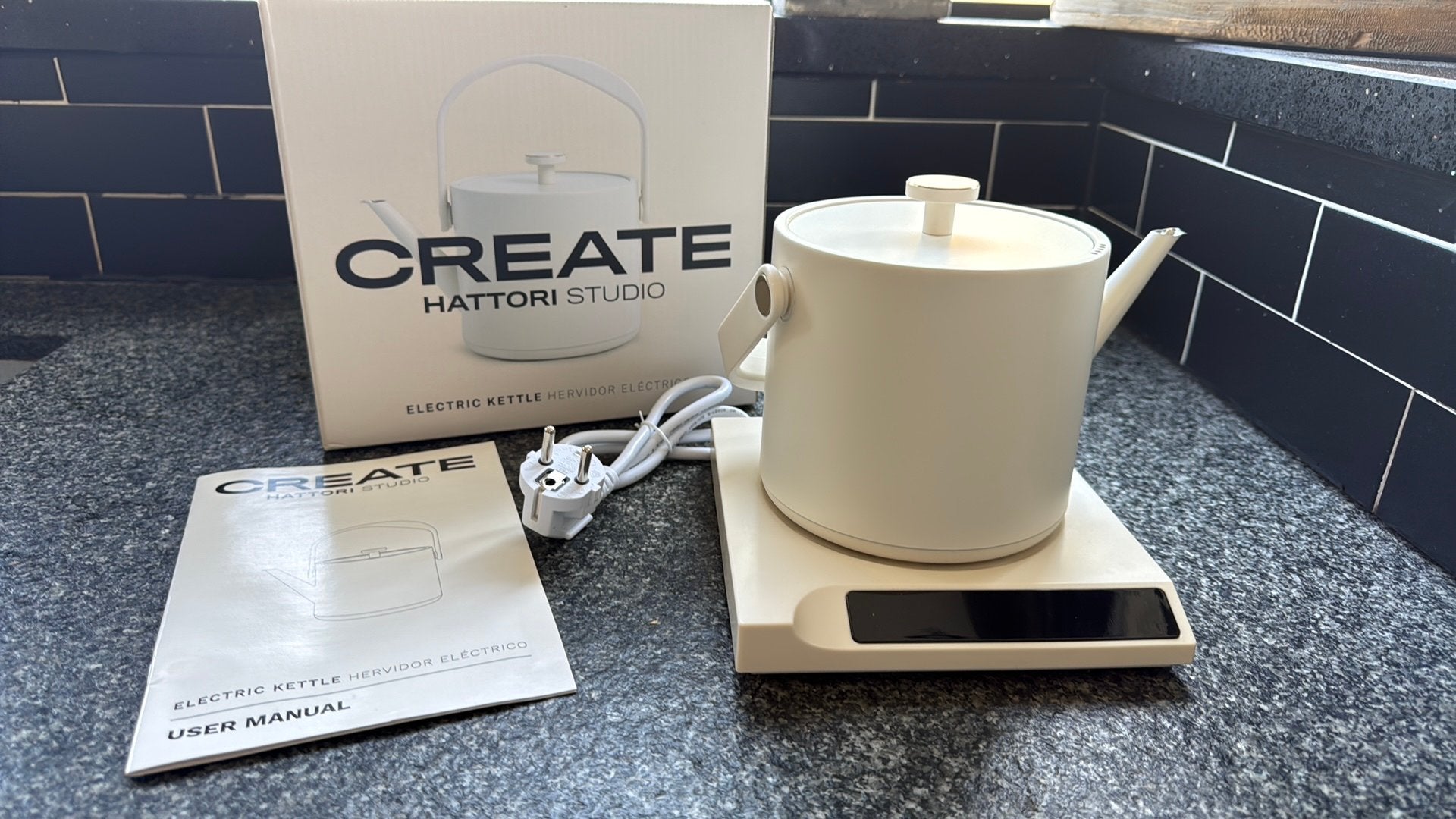 CREATE Hattori studio waterkoker, Minder dan 1 liter, Ophalen of Verzenden, Nieuw, Draadloos